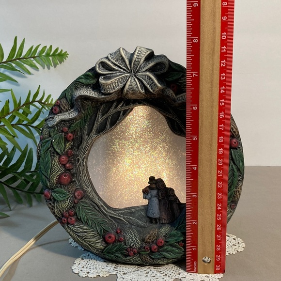 Vintage Ceramic Holiday Wreath Light With Bow And Berries - Picture 15 of 16